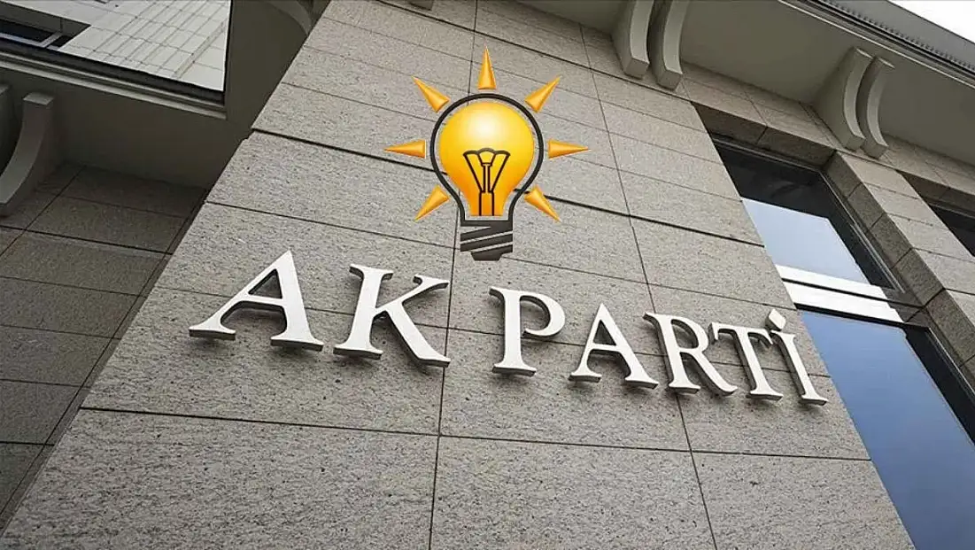 AK PARTİ İZMİR’DEN İDDİALARA AÇIKLAMA: İLÇE BAŞKANLARI GÖREVLERİNİ SÜRDÜRÜYOR