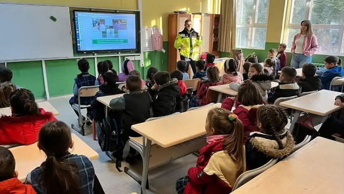 ÇAYAĞZI İLKOKULU’NDA ÖĞRENCİLERE TRAFİK GÜVENLİĞİ EĞİTİMİ