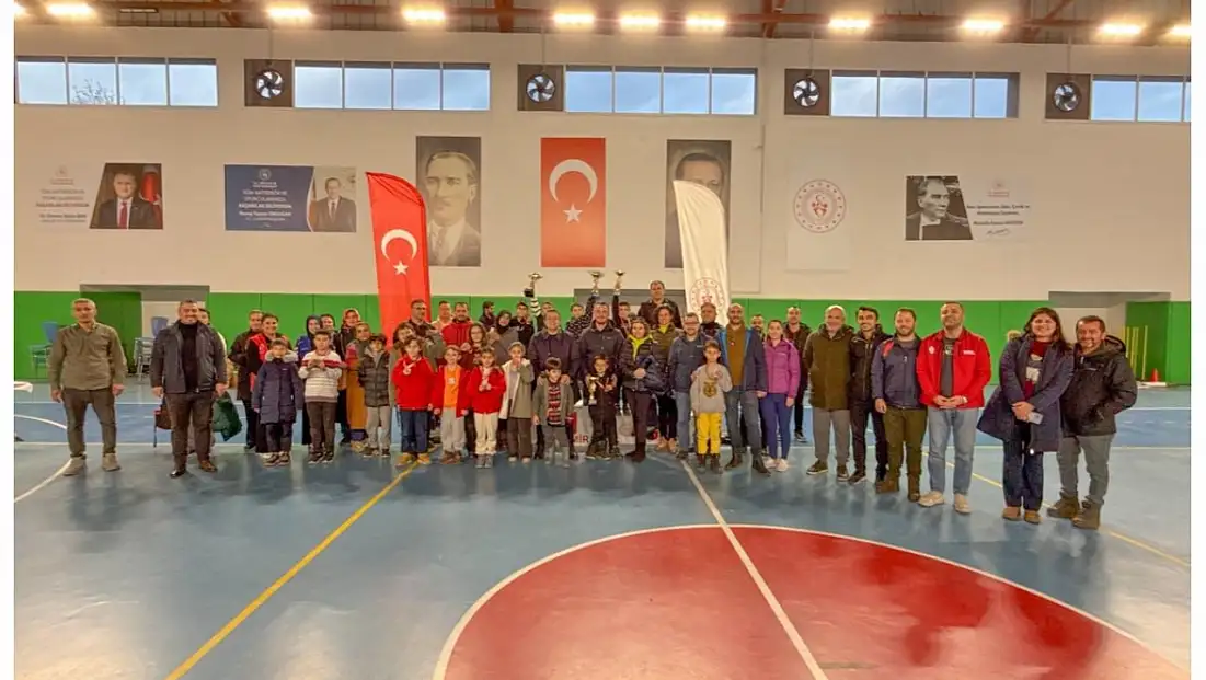 GENÇ SATRANÇÇILAR MADALYALARINA KAVUŞTU MEHMET ÂKİF ERSOY ANISINA TURNUVA