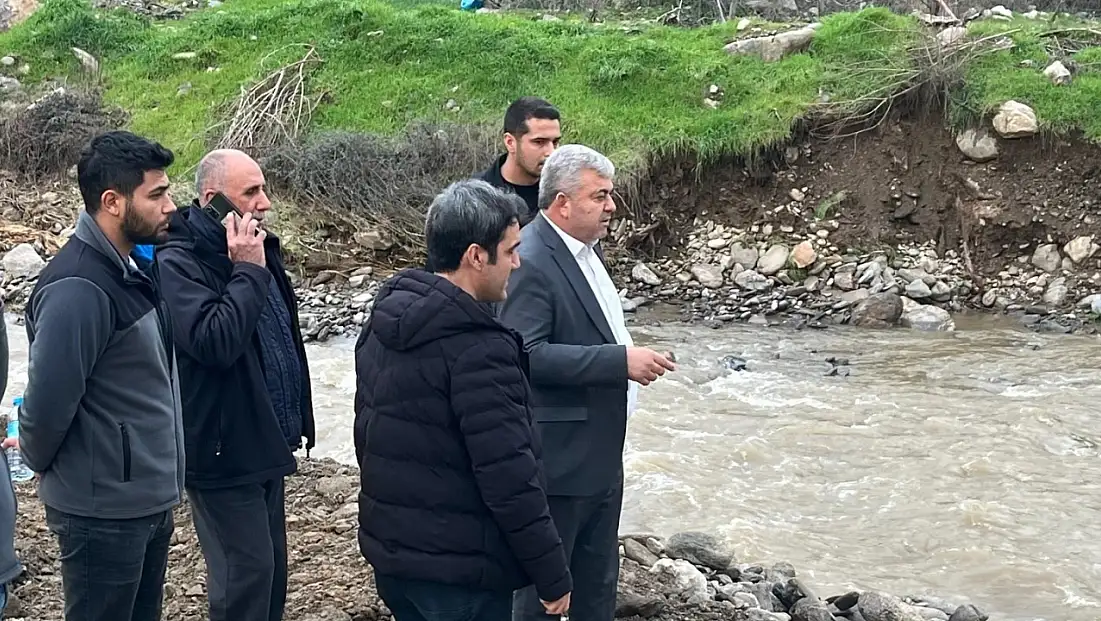 Kiraz’da sağanak yağış yaşamı olumsuz etkiledi