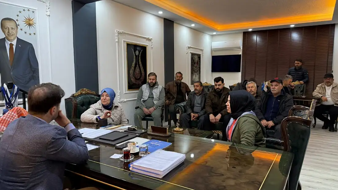 AK Parti Tire İlçe Başkanı Uğurlu İlçe Binasında Vatandaşlarla Buluştu