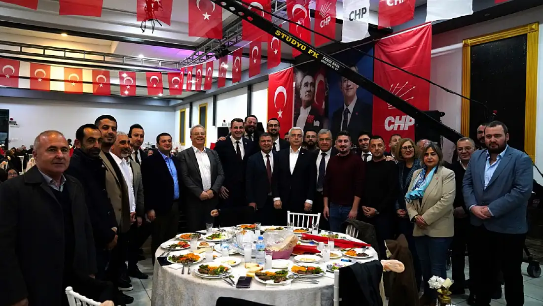 BAŞKAN OKUROĞLU CHP TİRE’NİN DAYANIŞMA YEMEĞİNE KATILDI