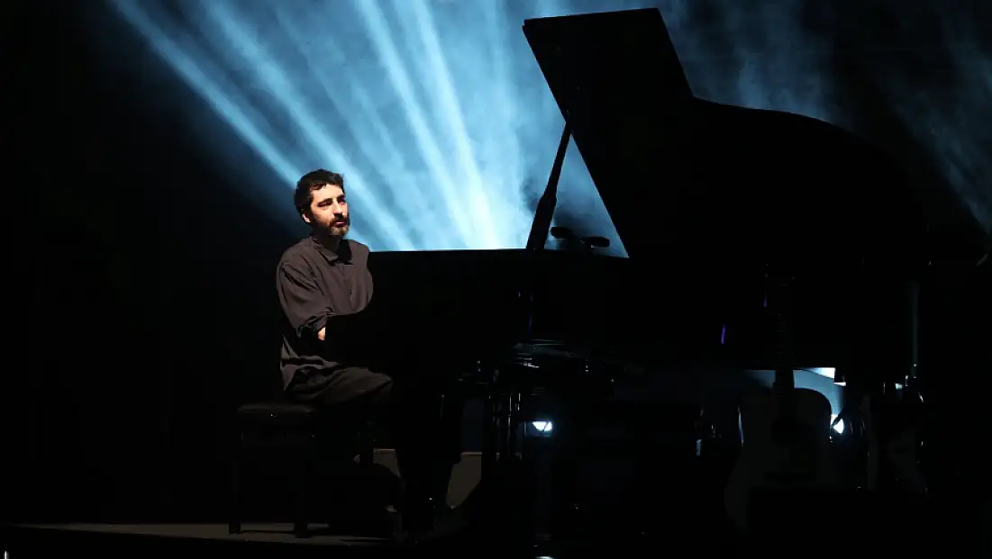 Dünyaca Ünlü Piyanist Evgeny Grinko İzmir’de Hayran Bıraktı