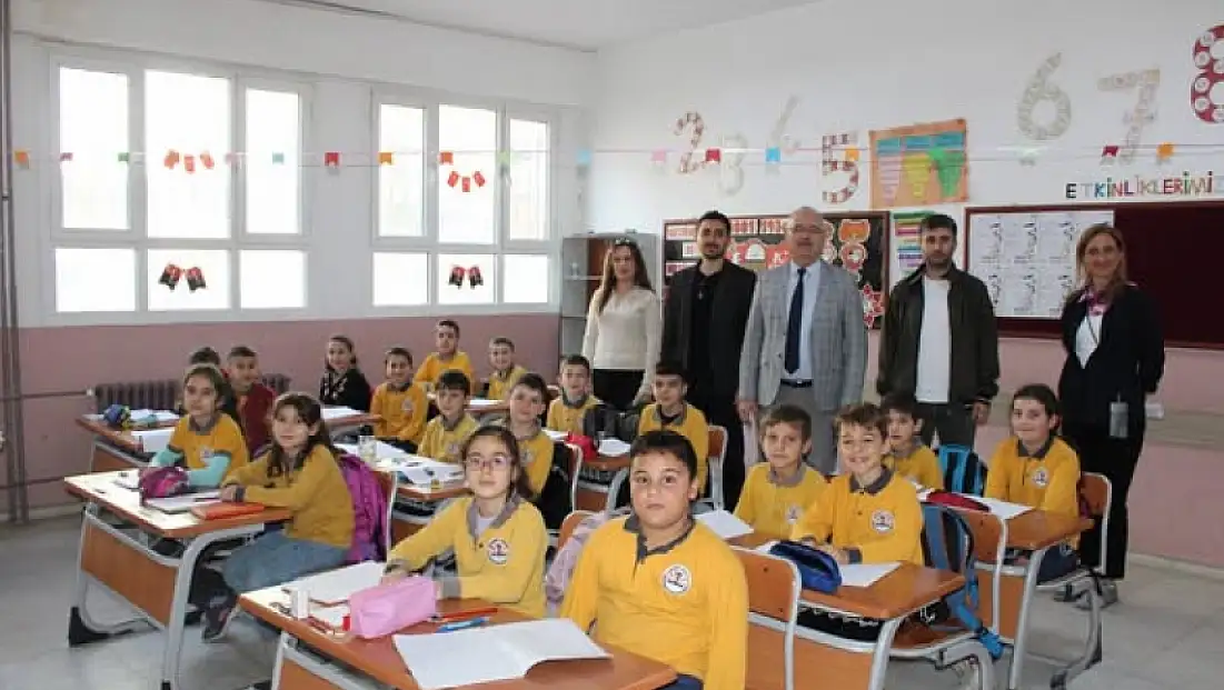 İlçe Millî Eğitim Müdürü Sunullah Desticioğlu, Ödemiş’te Okul Ziyaretlerini Sürdürüyor