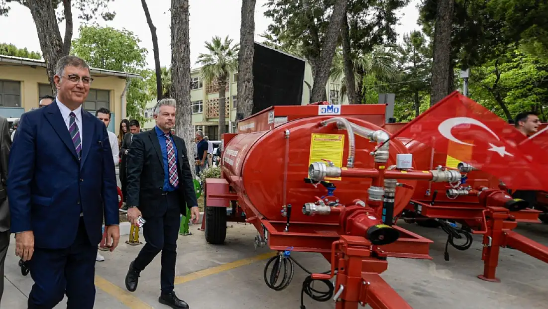İzmir Büyükşehir’in Yangın Tankerleri Ormanları Kurtardı