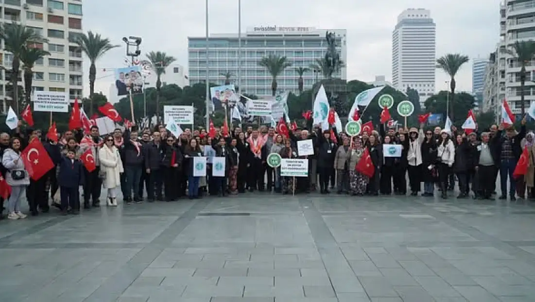 İZMİR’DE DÜNYA KOOPERATİFÇİLİK GÜNÜ KORTEJLE KUTLANDI