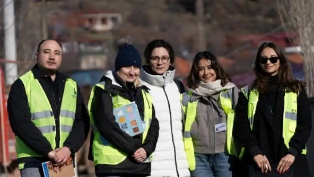 İZMİR’DE KIRSALDA GENÇLİK HAMLESİ: KİRAZ’DA “TOPRAĞIN GENÇ AKLI” SAHAYA İNDİ