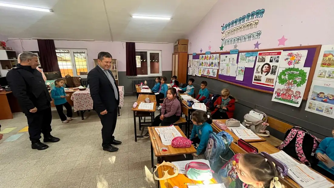 Kaymakam Erdoğan’dan Kırsal Mahallelere Ziyaret: Vatandaş ve Öğretmenlerle Buluştu