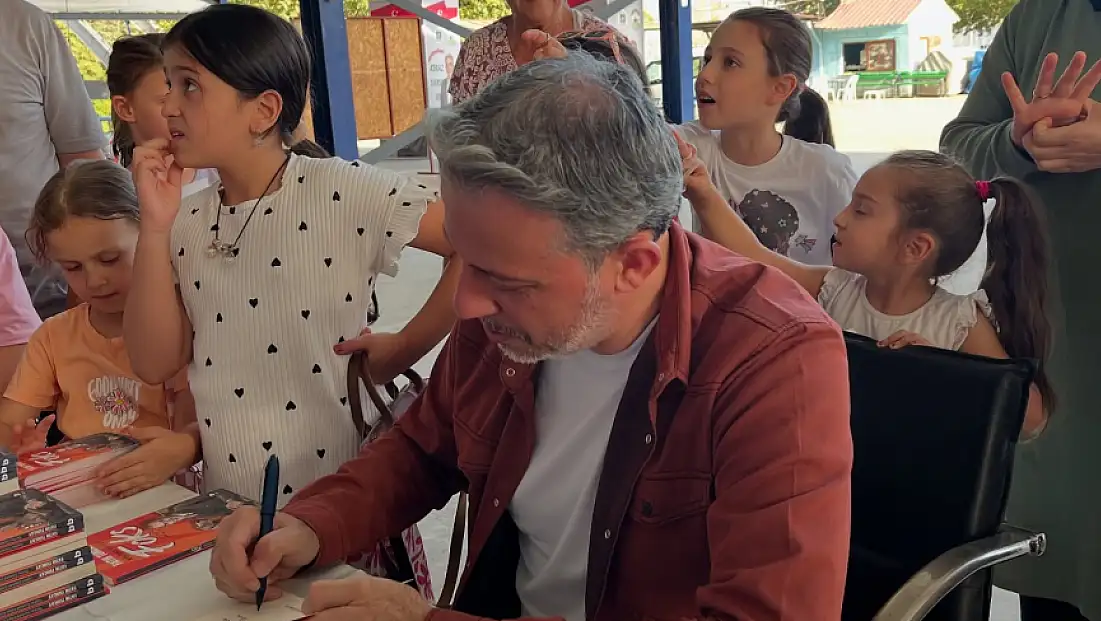 Kiraz’da Kitap Söyleşisi: “Foks” Yazarı Fatih Tuncay Okurlarla Buluştu