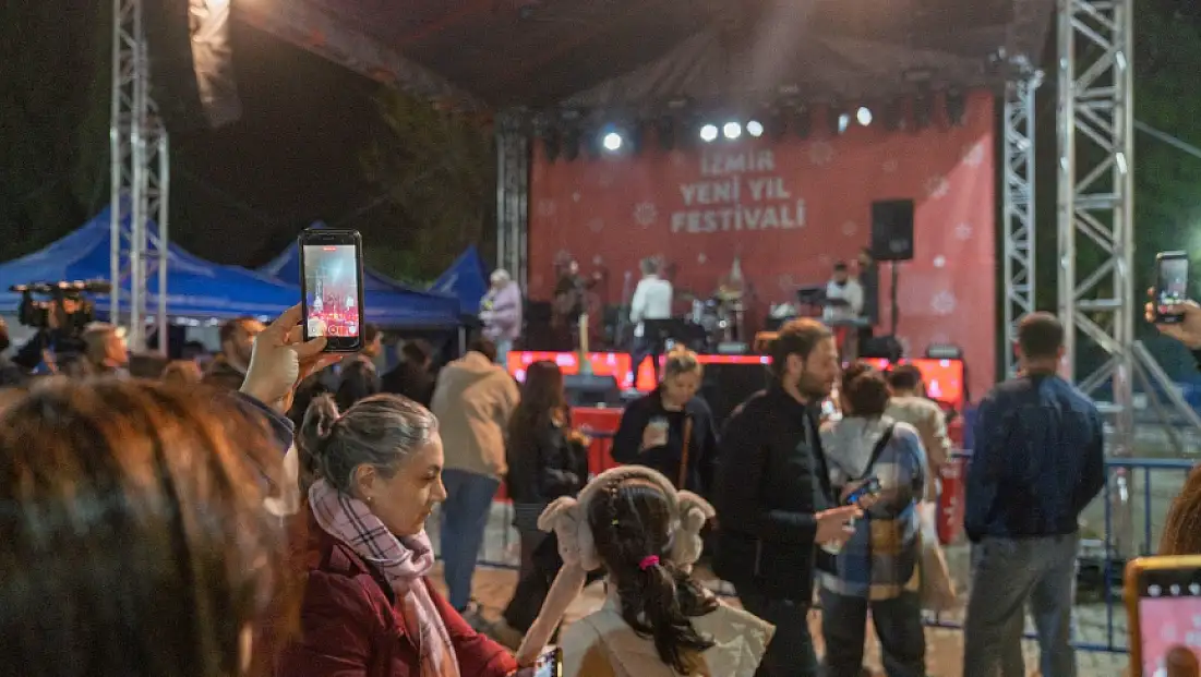 Kültürpark’ta Aralık Eğlencesi İzmirlileri Büyülüyor