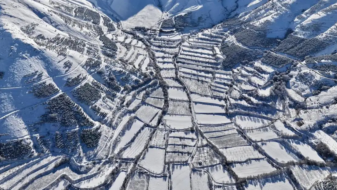 ÖDEMİŞ BOZDAĞ KARLA BEYAZA BÜRÜNDÜ
