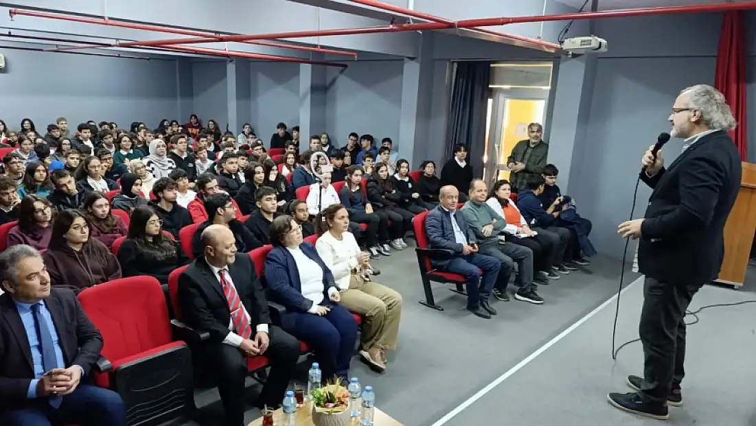 ÖDEMİŞ’TE “BAŞARIYA GÜLÜMSE” SEMİNERİ DÜZENLENDİ