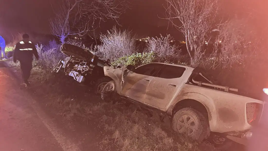 ÖDEMİŞ’TE TRAFİK KAZASI: İKİ YARALI