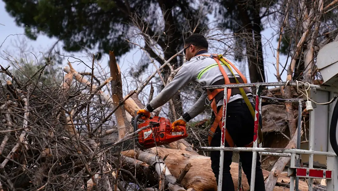 TİRE BELEDİYESİ FIRTINADA TEYAKKUZA GEÇTİ