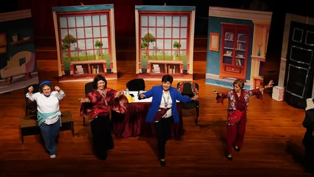 Tire’de Kadın Dayanışmasını Anlatan Tiyatro Oyunu Sanatseverlerle Buluştu