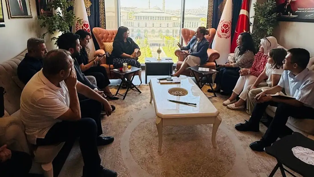 Türkiye–Çin Sağlık İş Birliğinde Yeni Dönem: SATKOF’ta Tarihi Görüşme