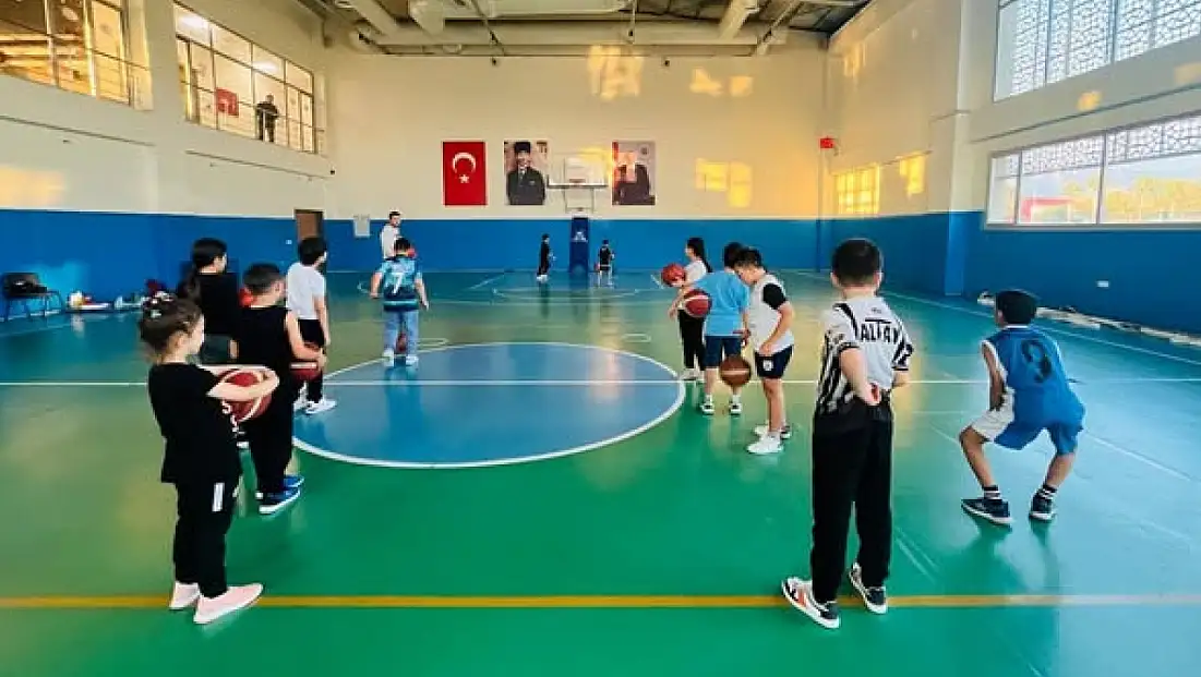 Ödemiş Gençlik Merkezi’nde Basketbol Eğitimi Devam Ediyor