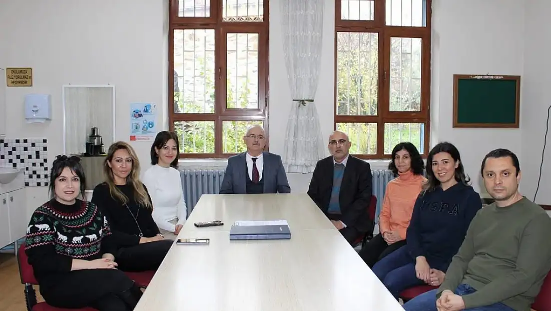 ÖDEMİŞ İLÇE MİLLÎ EĞİTİM MÜDÜRÜ DESTİCİOĞLU’NDAN BADEMLİ ŞÜKRÜ SARAÇOĞLU İLKOKULU’NA ZİYARET