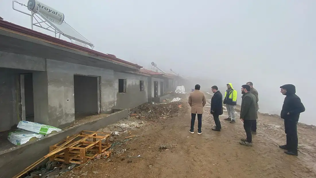 ÖDEMİŞ KAYMAKAMI YANGIN MAĞDURU MAHALLELERDE İNCELEMELERDE BULUNDU