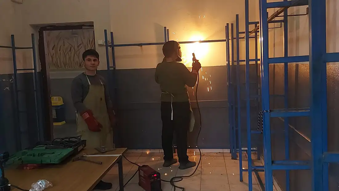 Ödemiş Mesleki Ve Teknik Anadolu Lisesi Kütüphanesi Yenileniyor