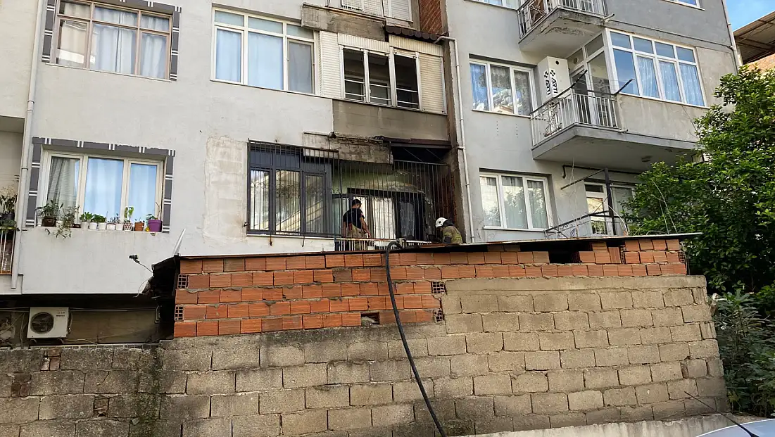 ÖDEMİŞ’TE APARTMAN BALKONUNDA KORKUTAN YANGIN