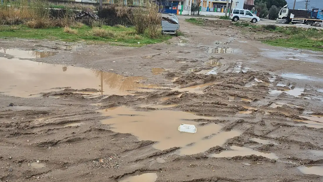 ÖDEMİŞ’TE MAHALLE SAKİNLERİNDEN TAŞ DÖŞEME TALEBİ