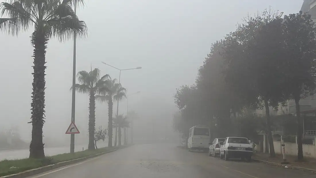 ÖDEMİŞ ’TE SABAH SAATLERİNDE SİS ETKİLİ OLDU