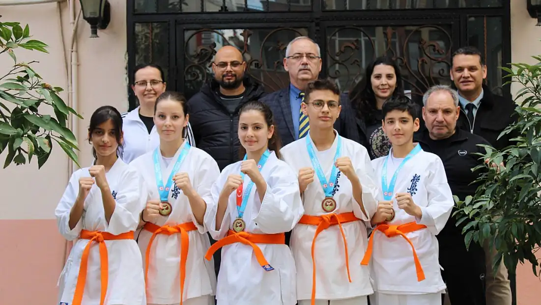 ÖDEMİŞLİ KARATECİLERDEN İLÇE MİLLİ EĞİTİM MÜDÜRLÜĞÜ’NE ZİYARET