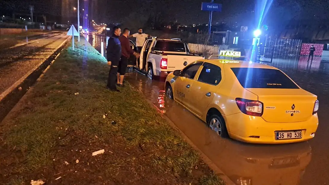 TİRE’DE SU BASKININA BELEDİYEDEN HIZLI MÜDAHALE