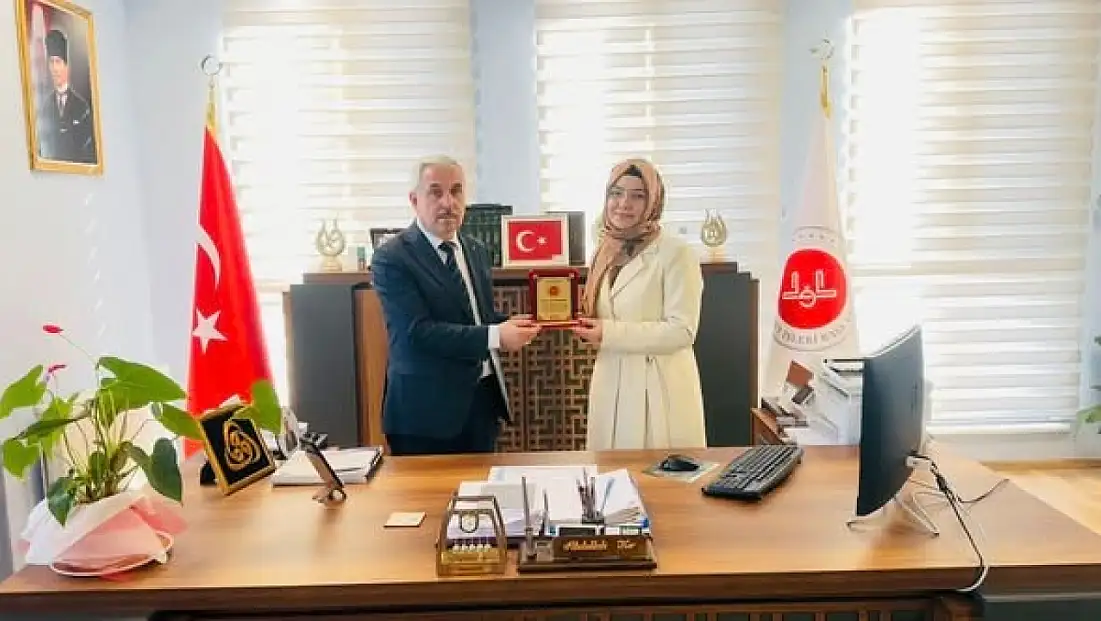 TİRE MÜFTÜLÜĞÜ, 20 YILLIK KUR’AN KURSU ÖĞRETİCİSİ ARZU BOZKURT’U UĞURLADI