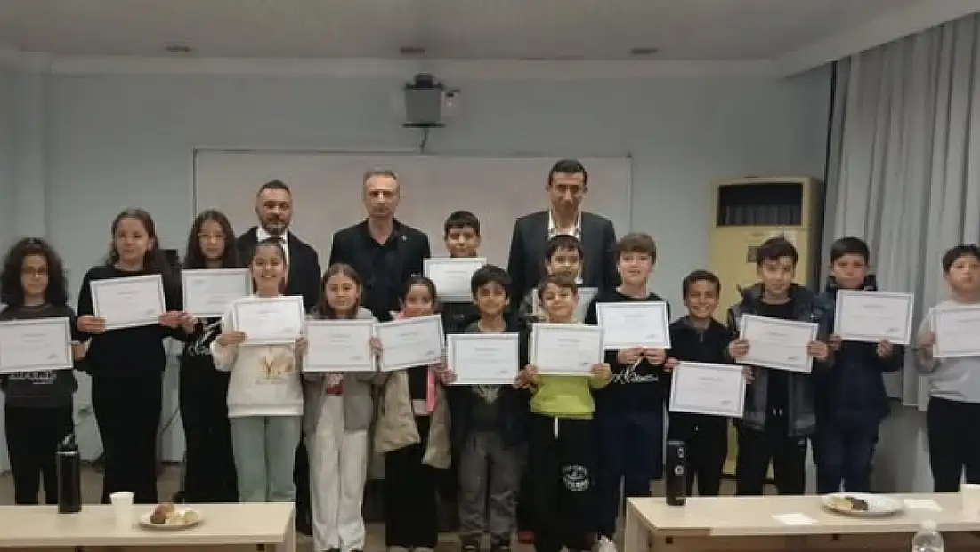 YILDIZLAR ZEYBEK EKİBİ ÖDÜLLE TAÇLANDI