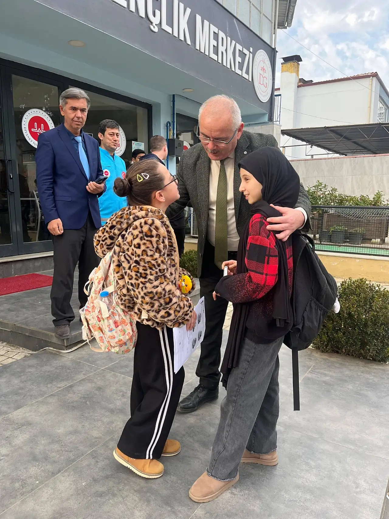 ÖDEMİŞ İLÇE MİLLÎ EĞİTİM MÜDÜRÜ DESTİCİOĞLU'NDAN DİYANET GENÇLİK MERKEZİ ZİYARETİ