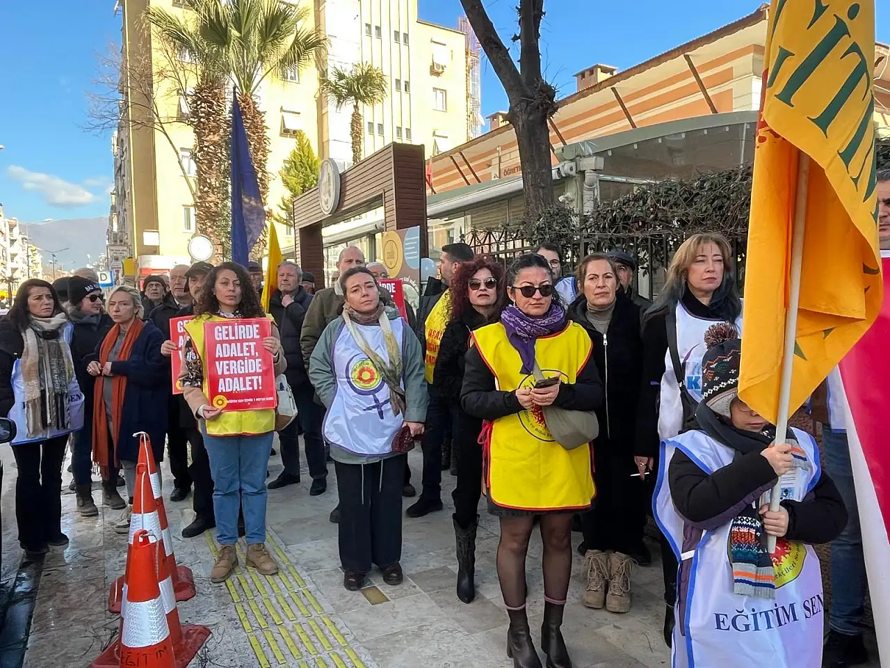 GEÇİNEMİYORUZ İNSANCA YAŞAM İÇİN İŞ BIRAKTIK