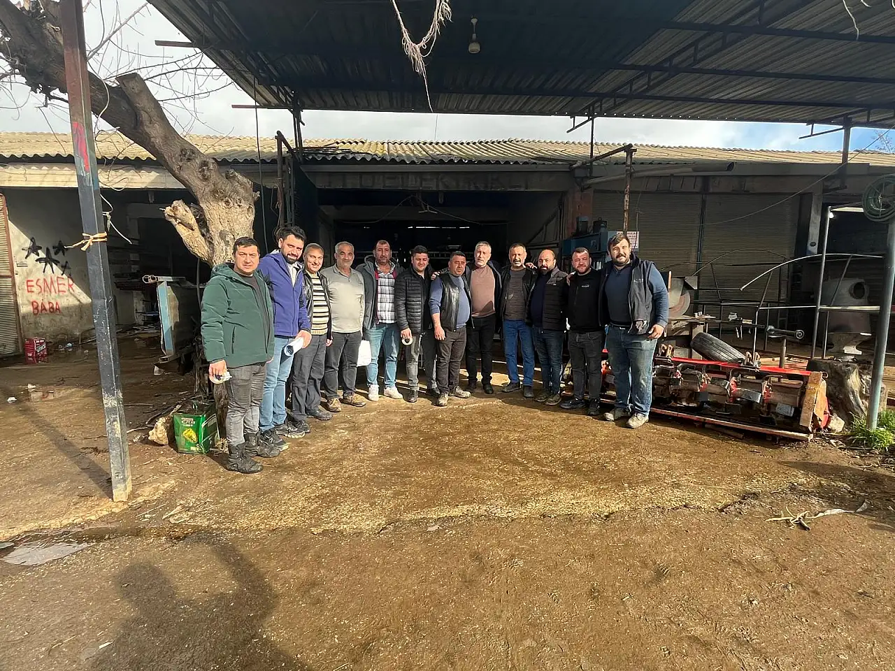 ÖDEMİŞ MADENİ İŞLER DEMİRCİLER ODASI BAŞKAN ADAYI HAKAN GÜÇLÜ YAĞMUR ÇAMUR DEMEDEN SAHADA