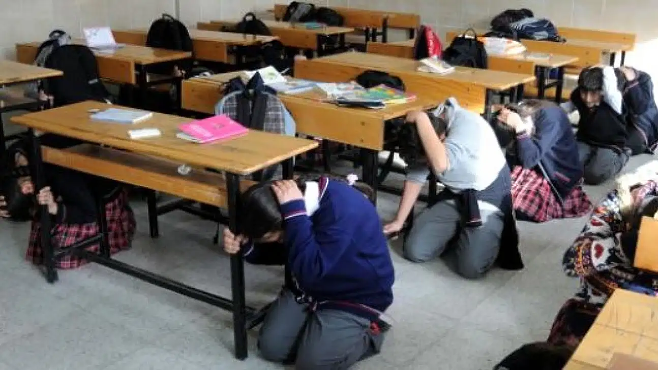 13 EKİM'DE OKULLARDA AFET FARKINDALIĞI TATBİKATI YAPILACAK