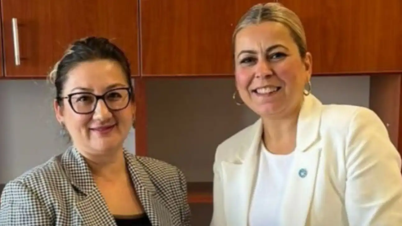 İYİ PARTİ TİRE'DE YENİ DÖNEM BAŞLADI: ELA EKİCİ GÖREVE BAŞLADI