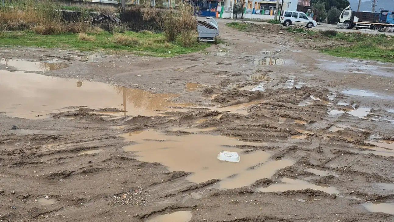 ÖDEMİŞ'TE MAHALLE SAKİNLERİNDEN TAŞ DÖŞEME TALEBİ