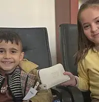 ALTININI BAĞIŞLAYAN KÜÇÜK KİRAZLI KAHRAMAN