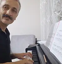 BERKANT KOŞAR, EGE'NİN YETENEKLİ SESİ OLARAK SANAT YAŞAMINI SÜRDÜRÜYOR