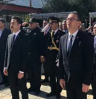 Beydağ'da Cumhuriyet Bayramı Coşkusu: Çelenk Töreniyle Kutlamalar Başladı