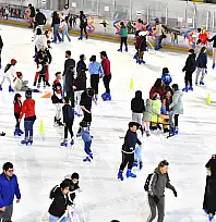 BÜYÜKŞEHİR'DEN ÖĞRENCİLERE YARIYIL TATİLİ BUZ PİSTİ HEDİYESİ
