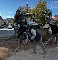 Cumhuriyet Mahallesi'nde Parke Taşı Onarımı
