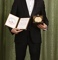 DÜNYACA ÜNLÜ YAZARAKİF MANAF 2025 YILI INTERNATİONAL PEACE ÖDÜLÜ'NÜ ALDI