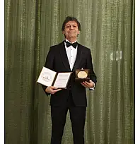 DÜNYACA ÜNLÜ YAZARAKİF MANAF 2025 YILI INTERNATİONAL PEACE PRİZE ÖDÜLÜ'NÜ ALDI