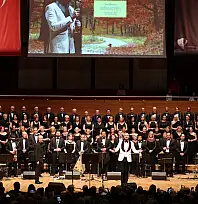 İzmir Büyükşehir Belediyesi Korosu 'Sonbahar Şarkıları'yla Mest Etti