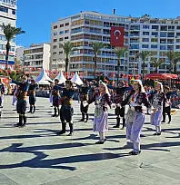 İzmir'de 29 Ekim Cumhuriyet Bayramı Coşkuyla Kutlandı
