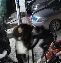 İZMİR'DE KADIN CİNAYETİ: UZAKLAŞTIRMA KARARINA RAĞMEN KURŞUN YAĞDIRDI