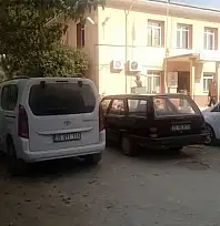 Kiraz Aile Sağlığı Merkezi'nin Girişi Araçlar Tarafından Kapatıldı