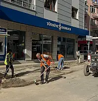 Kiraz Belediyesi'nden Cumhuriyet Mahallesi'nde Asfalt Yama Çalışması