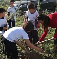 Kiraz'da Geleceğe Nefes Etkinliği: Öğrenciler Fidanlarla Buluştu